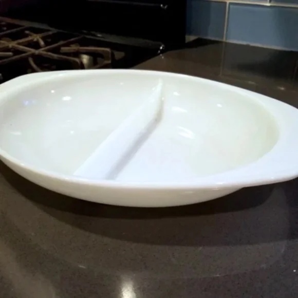 Pyrex Milkglass 13 in Divided Bowl or Dish 1063 - Picture 3 of 5